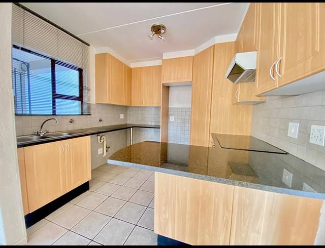 2 BEDROOM PROPERTY TO RENT IN PINESLOPES